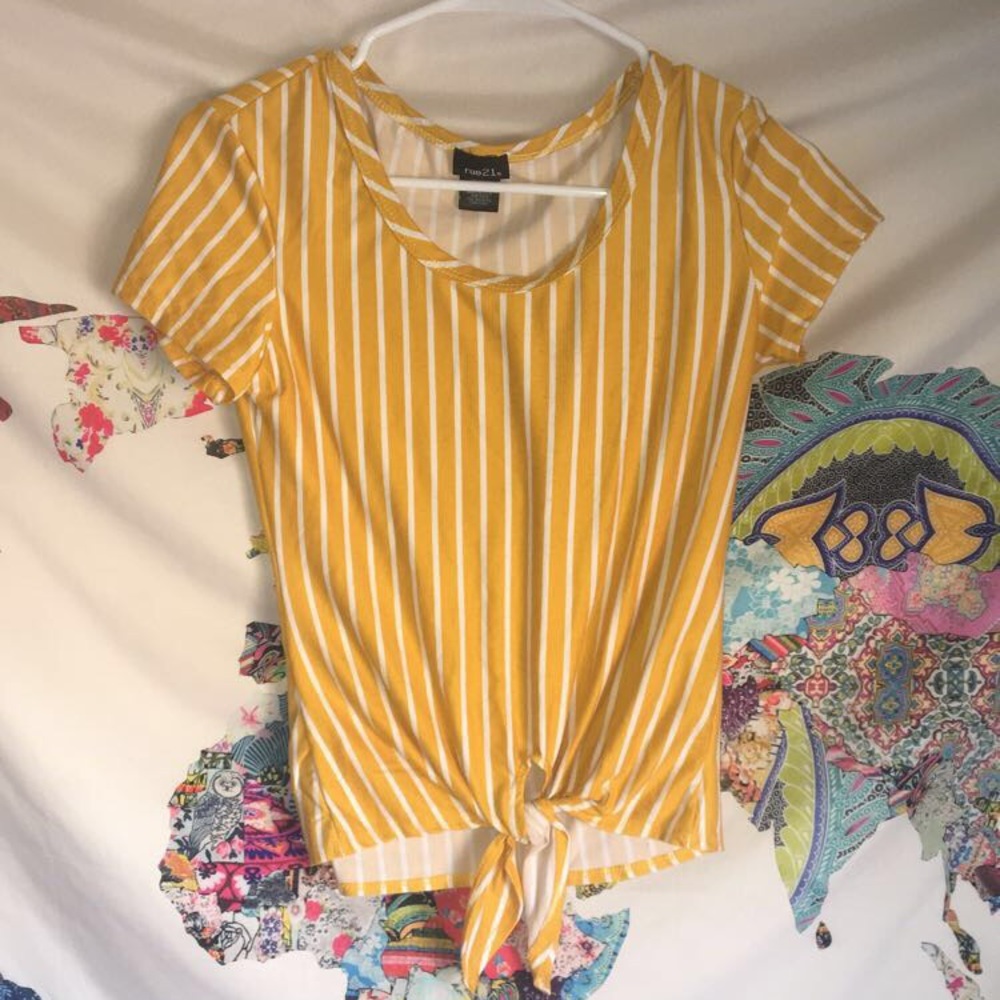Never worn Rue 21 tied T-shirt